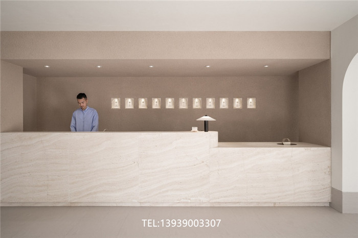 景區(qū)特色民宿設(shè)計(jì)   杭州里奈民宿酒店大廳吧臺(tái)設(shè)計(jì)實(shí)景圖