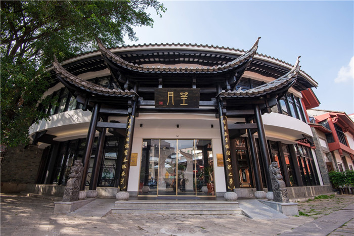 勃朗中式酒店裝修公司推薦望月中式酒店設(shè)計案例