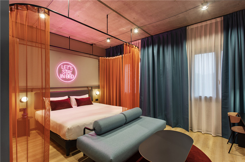 時(shí)尚工業(yè)風(fēng)STAY HOTEL精品商務(wù)酒店改造設(shè)計(jì)說(shuō)明
